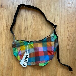 NWT Baggu Madras Medium Crescent Bag
